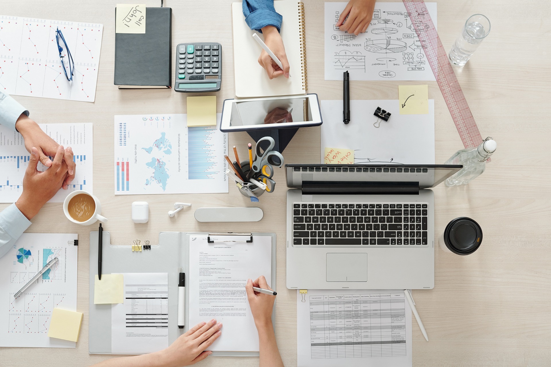 Remuneraciones y Contratos